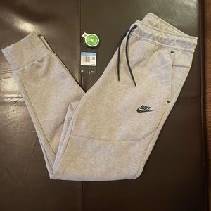 Nike Sportswear Tech Fleece Sweatpants Size Medium Never Worn